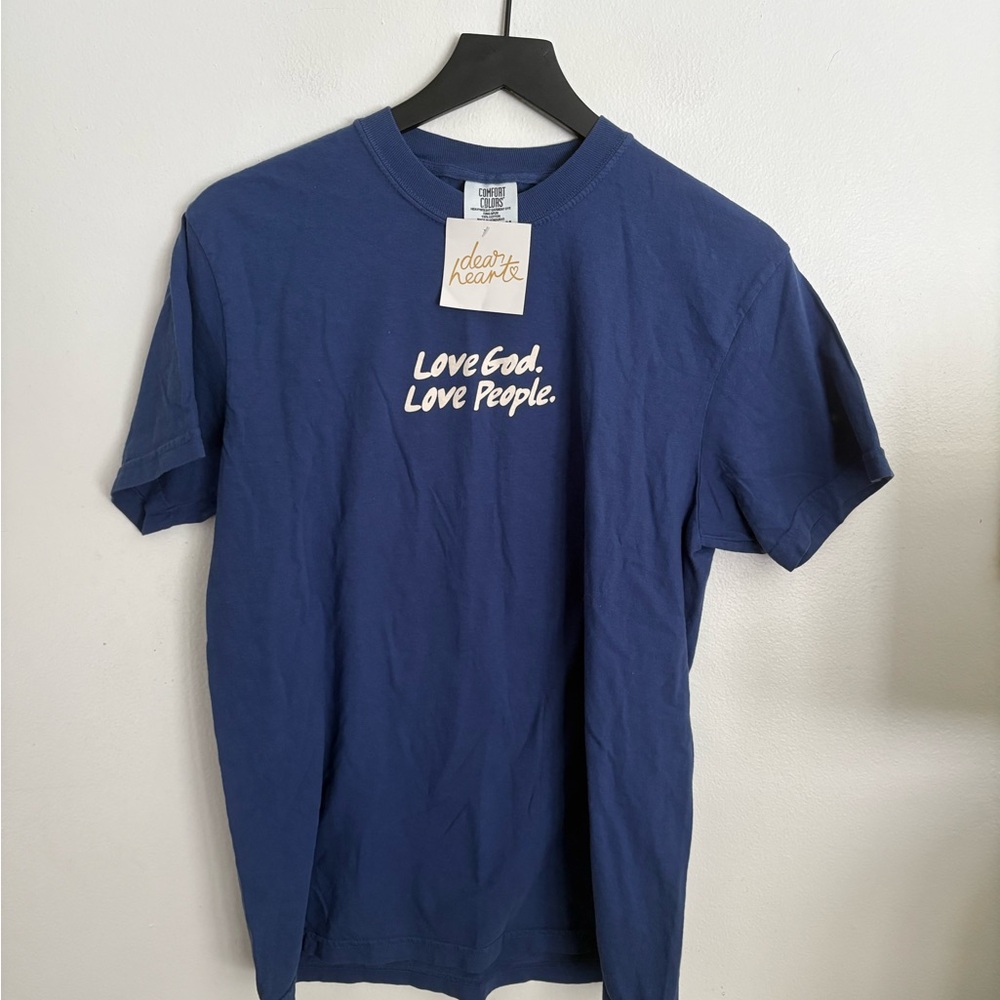 DEAR HEART Comfort Colors Navy Graphic Faith Love God Love People Tee Medium NWT - Picture 2 of 4